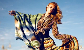 Thiếu nữ Bohemian rạng ngời trong nắng và gió