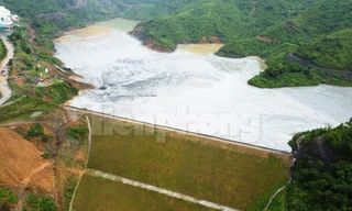 Vỡ ống cống hồ thải quặng: Tạm dừng hoạt động, khuyến cáo người dân không sử dụng nước trực tiếp