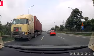 CSGT Hà Nội truy tìm xe container chạy ngược chiều trên cao tốc