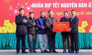 Phó Thủ tướng Hồ Đức Phớc tặng quà Tết tại Bắc Kạn