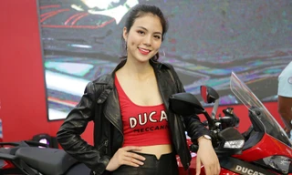 Dàn người đẹp khoe sắc bên dàn môtô phân khối lớn