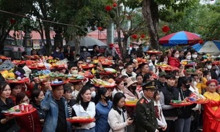 Người dân, du khách trẩy hội Cầu Muối