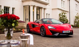 Siêu xe McLaren phiên bản quà ngày Valentine