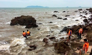 Biển động, sóng lớn khiến công tác cứu hộ gặp nhiều khó khăn