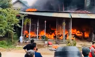 3 ngôi nhà bốc cháy dữ dội
