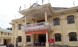 10 người thân làm quan 1 xã