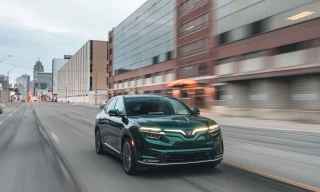 VinFast VF 8 xếp trên xe Mercedes-Benz và BMW ở bài kiểm tra hiệu suất