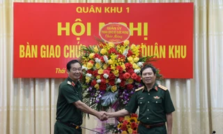 Bàn giao chức vụ Tư lệnh Quân khu 1