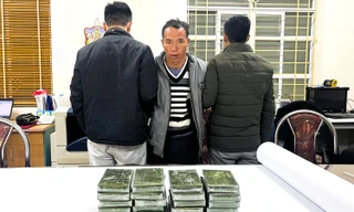 Bắt đối tượng mang 20 bánh heroin đi tiêu thụ ở Lào Cai