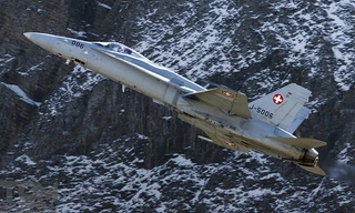 Căn cứ tiêm kích bí mật trong lòng núi của Thụy Sĩ