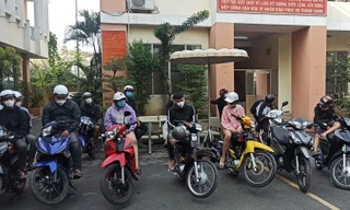 Cảnh sát bao vây, bắt giữ hàng chục ‘quái xế’ so tốc độ trên quốc lộ