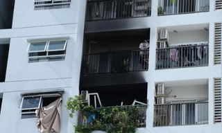 Vụ cháy chung cư 2 mẹ con tử vong: Nghi do tự đổ xăng phóng hỏa