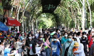 Nghìn người chen chân ở Thảo Cầm Viên ngày đầu năm