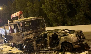 Ô tô chạy ngược chiều tông xe tải rồi bốc cháy, hai người tử vong 