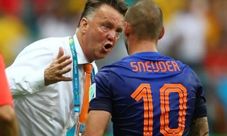 Huấn luyện viên Van Gaal sẽ mách nước kịp thời để nhạc trưởng Sneijder tỏa sáng?