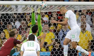 Bàn thắng lịch sử của Slimini.