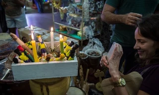 Nghi thức cầu nguyện yểm bùa đối thủ của pháp sư Brazil