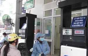 Bộ Công Thương bác tin đồn tăng giá xăng
