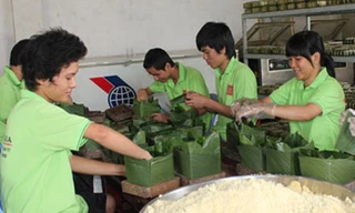 Gói bánh chưng xuất khẩu tại cơ sở Trần Gia (Đồng Nai)