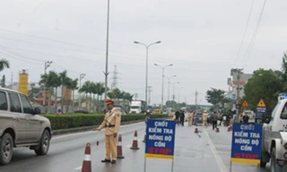 Cận cảnh chốt chặn xe, đo nồng độ cồn kiểu mới