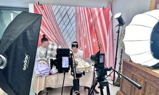 KOLs "đổ bộ" livestream xuyên biên giới: Nghề triệu đô tiềm năng trong tương lai