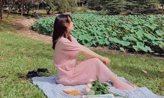 Tiết trời mát mẻ, giới trẻ TP.HCM vui vẻ dạo chơi, cùng nhau check-in ngày đầu năm mới