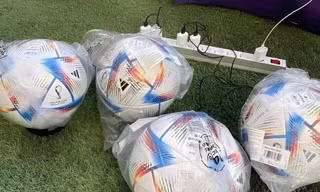 Vì sao trái bóng tại World Cup 2022 phải sạc pin? Câu trả lời sẽ khiến bạn thích thú!