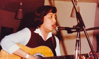 Elvis Phương: 'Dẫu thời đại thay đổi, tôi vẫn trung thành với album vật lý'