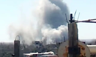 Khói lửa bốc lên từ các vụ nổ ở Damascus Ảnh: Ria-Novosti