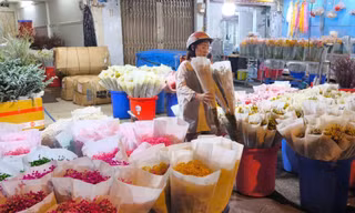 Mùa 'Lễ Tình nhân 2025' của người trẻ: Tặng quà ý nghĩa nhưng cách trao đi còn quan trọng hơn