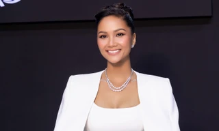 H'Hen Niê quyền lực trong vai trò mới, lần đầu hé lộ chuyện đi thi Hoa hậu cách đây 6 năm