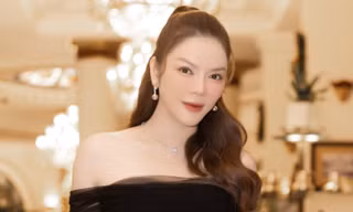 'Nữ hoàng kim cương' gây 'chấn động' dân tình khi diện đồ tiền tỷ đón Giáng sinh