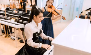 Hoa hậu Bella Vũ làm mới hai ca khúc quen thuộc về Việt Nam, đúng dịp Lễ 30/4