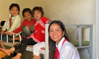 Hoa hậu H'Hen Niê làm điều ý nghĩa này tại lễ khai giảng đặc biệt ở Lai Châu