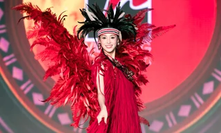 Hoa hậu Việt Nam Tiểu Vy diễn 'vedette' quảng bá văn hoá Tây Nguyên từ sáng tạo của nhà thiết kế Việt Hùng