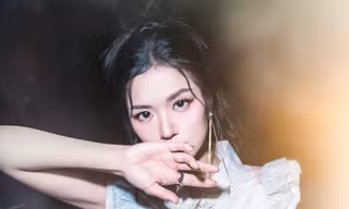 Suni Hạ Linh hóa 'hiệp nữ muôn mặt' gây chấn động cõi mạng xứ Trung, được V-net hết lời cổ vũ