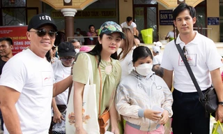 Vân Trang, Thúy Diễm, Thanh Thức cùng NTK Đinh Văn Thơ chia sẻ khó khăn với bà con Bình Định