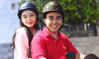 Con gái MC Quyền Linh hiếm hoi lộ mặt mộc tựa ‘nàng thơ’, 'hộ tống' ba đi làm