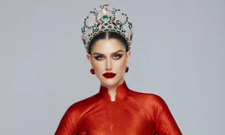 'Hoa hậu đẹp nhất thế giới' khiến dân tình tò mò khi đổi vương miện thành nón lá Việt Nam