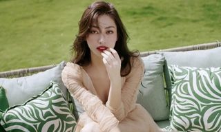 Thần thái 'sang từ cốt cách' xứng danh ‘Hoa hậu tri thức’ của Lương Thuỳ Linh khiến netizen trầm trồ