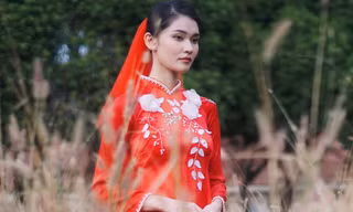 Lộ ảnh mặc đồ cưới khóc 'cạn nước mắt' của Á hậu Thùy Dung làm netizen không khỏi 'đoán già đoán non'