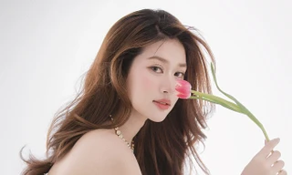 Vừa có vai chính trong phim doanh thu 200 tỷ đồng, 'nàng Hậu' này khoe vai trần gợi cảm, cùng sắc vóc thăng hạng