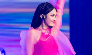 ‘Ngôi sao’ phim 'Cổng Mặt trời' Tú Vi làm gì khiến dân tình xúc động mạnh và bày tỏ sự tiếc nuối?