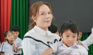 Hình ảnh khác lạ của ‘nữ hoàng kim cương’ Lý Nhã Kỳ khi hội ngộ bạn diễn lâu năm Việt Anh