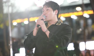 Giọng ca của những bản nhạc phim Hàn đình đám Kim Feel ôm đàn ghi ta mộc mạc hát, cuốn hút dàn 'sao' Việt