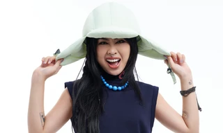 'Công chúa RnB' của giới indie, 52Hz xuất hiện trên quảng trường Thời Đại, New York