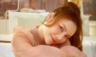 'Nữ hoàng kim cương V-biz' khoe đường cong 'căng đét', đắp trang sức tiền tỷ lên người cực 'sốc'