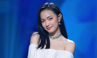 'Con cưng nhà mốt xa xỉ' Châu Bùi ‘gây sốt’ khi sánh vai cùng các ‘sao’ quốc tế, nhan sắc thăng hạng