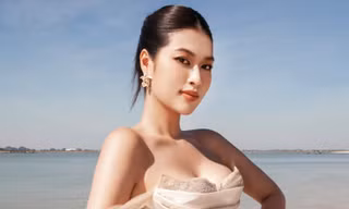 Đoàn Thiên Ân diện váy cúp ngực, cut out vô cùng quyến rũ khi lần đầu ‘bắn’ tiếng Anh làm MC