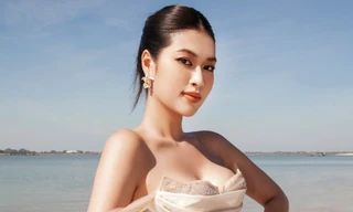 Đoàn Thiên Ân diện váy cúp ngực, cut out vô cùng quyến rũ khi lần đầu ‘bắn’ tiếng Anh làm MC